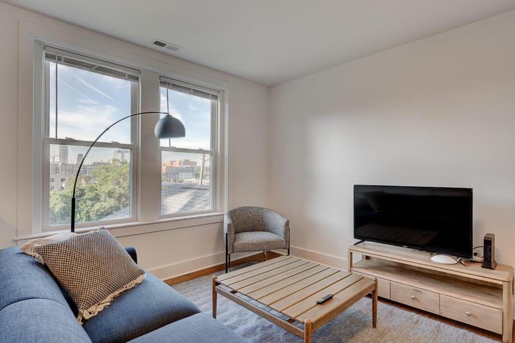 Greatly Located And Elegant 1Br With Parking Apartment Durham Ngoại thất bức ảnh