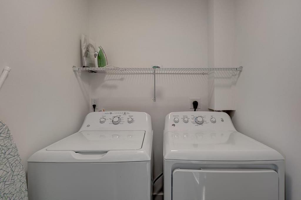 Greatly Located And Elegant 1Br With Parking Apartment Durham Ngoại thất bức ảnh